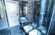 Toilet Kamar 5 Scognamiglio Suites