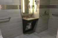 In-room Bathroom Ramada by Wyndham Bronx Terminal