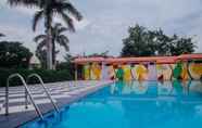 Hồ bơi 7 Oriental Palace Resorts