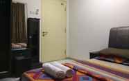Kamar Tidur 2 Lawang Suite Basic Roomstay