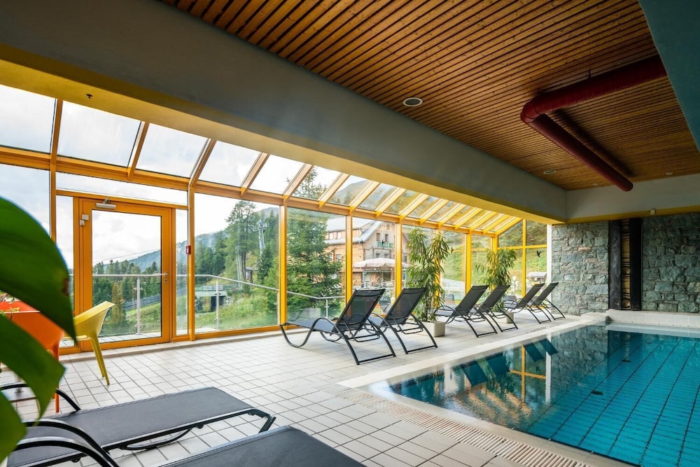 Swimming Pool Panorama Hotel Turracher Höhe