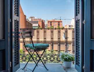 Bedroom 2 Stunning 4BR Apart in Sagrada Familia