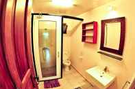 In-room Bathroom Ina HomeStay