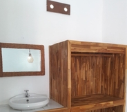 In-room Bathroom 6 Cape Rose