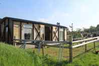 Bangunan Greenacres Self Catering Railway Wagon-Glamping