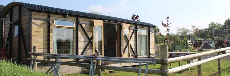 Exterior Greenacres Self Catering Railway Wagon-Glamping