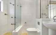 Toilet Kamar 4 Ballantyne at Mosman Serviced Apartment