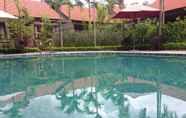 Kolam Renang 5 Sunny House Resort