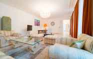 Ruang Umum 2 Vienna Residence Spacious Viennese Apartment for up to 5 Happy Guests