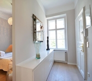 Kamar Tidur 5 Vienna Residence Lucious Business Apartment for 2 Near the Medical University