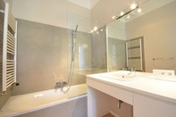 Toilet Kamar Vienna Residence Lucious Business Apartment for 2 Near the Medical University