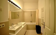 In-room Bathroom 3 Vienna Residence Spacious & Tasteful Apartment in the 3rd District