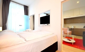 Bilik Tidur 4 Vienna Residence Lovely Apartment With Space for 2 Close to the Subway