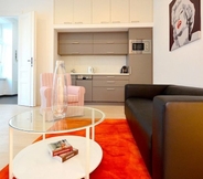 Ruang Umum 4 Vienna Residence Lovely Apartment With Space for 2 Close to the Subway