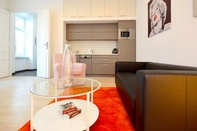 Ruang Umum Vienna Residence Lovely Apartment With Space for 2 Close to the Subway