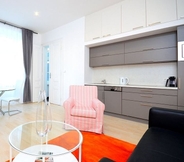 Ruang Umum 5 Vienna Residence Lovely Apartment With Space for 2 Close to the Subway