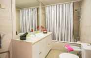 In-room Bathroom 4 LV Premier Chiado CH