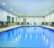 Swimming Pool 5 La Quinta Inn & Suites by Wyndham Dallas Duncanville