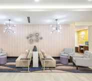 Lobby 7 La Quinta Inn & Suites by Wyndham Dallas Duncanville