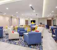 Lobby 6 La Quinta Inn & Suites by Wyndham Dallas Duncanville