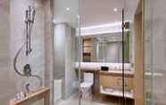 Toilet Kamar 5 Oakwood Apartments Yangzhou