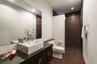 Toilet Kamar Tropical 3br Pool Villa by Intira Villas