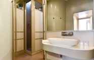 Phòng tắm bên trong 2 Navona Charming Apartment