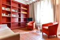 Ruang Umum Navona Charming Apartment