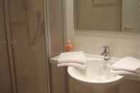 Phòng tắm bên trong Eifel Hotel Lamberty