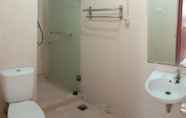 Toilet Kamar 3 Apartment Sudirman Park 2 Bedrooms & 2 Bathrooms Jakarta