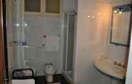 In-room Bathroom 4 Albergo Parmigiano