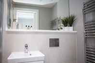 In-room Bathroom Modern City Centre Apartment - Roof Garden