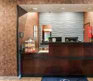 Lobby 2 Cobblestone Hotel & Suites - Appleton International Airport