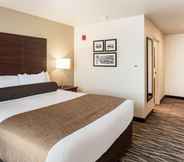 Bedroom 5 Cobblestone Hotel & Suites - Appleton International Airport