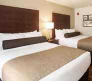 Bedroom 7 Cobblestone Hotel & Suites - Appleton International Airport