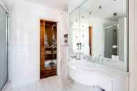 Toilet Kamar Superbe penthouse to Piazza Navona