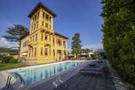 Kolam Renang Villa Moorings