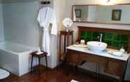 In-room Bathroom 4 Maison de Marquay