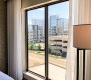 Bedroom 2 Marriott Dallas Allen Hotel & Convention Center