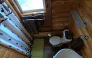 Toilet Kamar 5 Discovery Yukon Lodgings