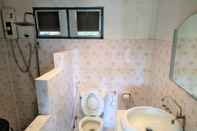 Toilet Kamar Mountain Beach  Resort