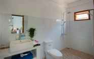 In-room Bathroom 2 An Bang Rainbow Beach Homestay