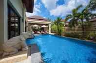 Swimming Pool Villa Hoata