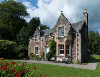 Exterior 2 Gardeners Cottage