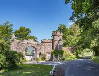 Exterior 2 East Gatehouse Lodge