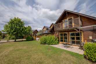 Exterior 4 Loch Lomond Waterfront Luxury Lodges