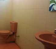 Phòng tắm bên trong 4 Arudhra Residency