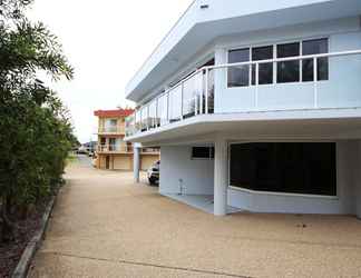 Exterior 2 Ocean Shores Unit  11 at South West Rocks