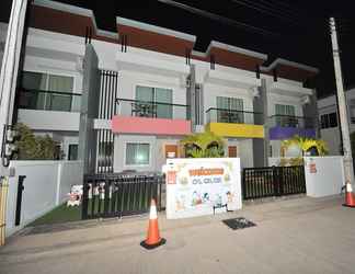 Exterior 2 W Hostel