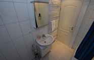 Toilet Kamar 7 AB Apartment 25